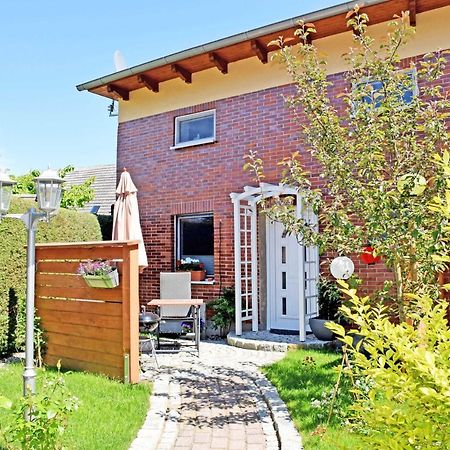 Ferienhaus Zum Hafen In Altefaehr Ngoại thất bức ảnh