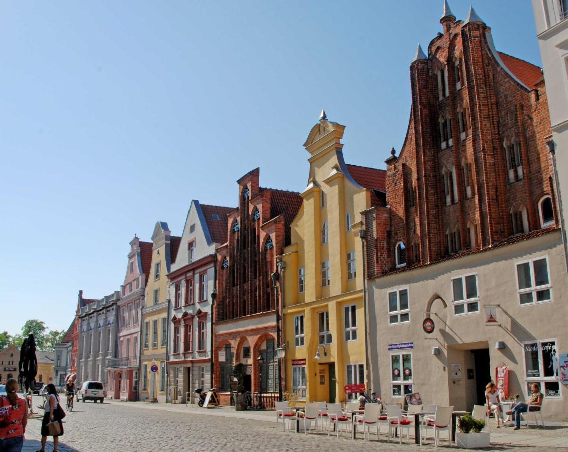 Ferienhaus Zum Hafen In Altefaehr Ngoại thất bức ảnh