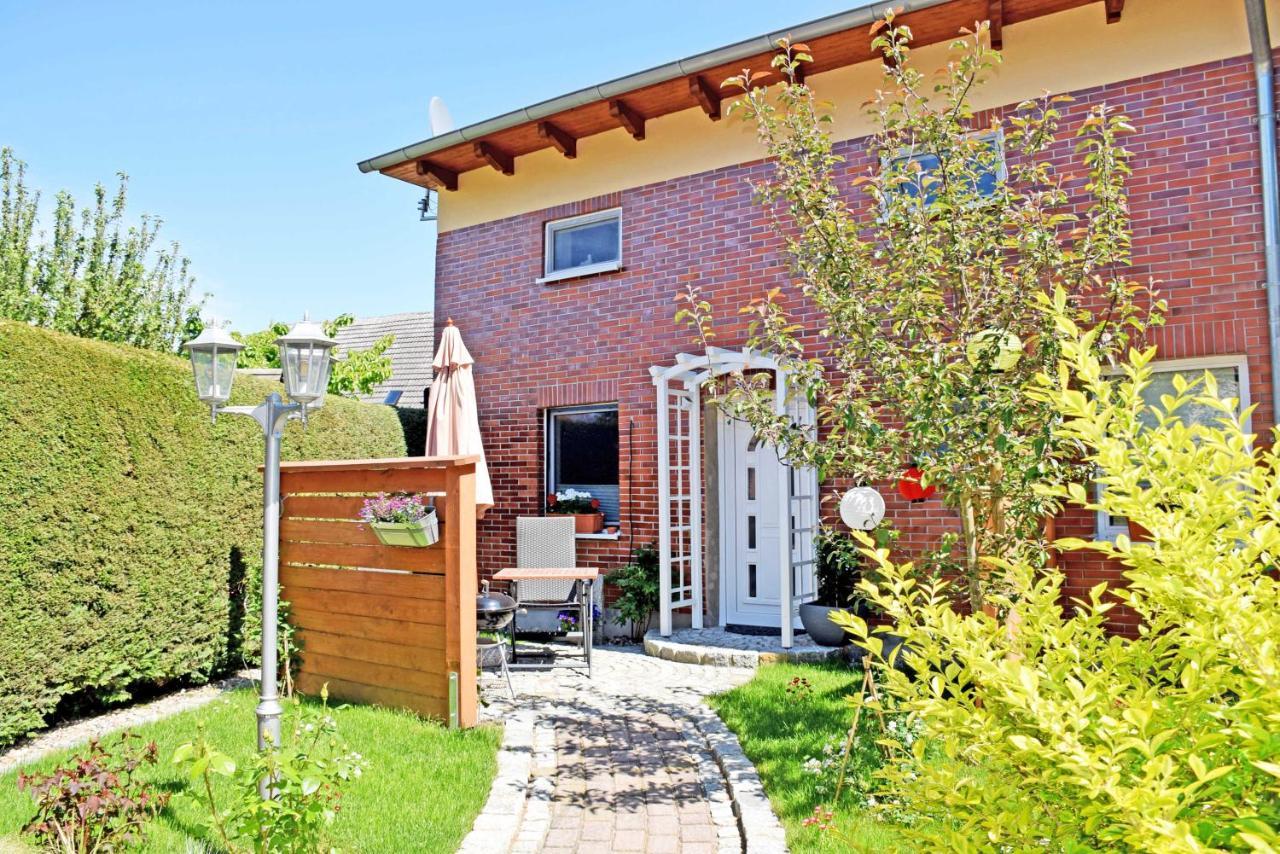 Ferienhaus Zum Hafen In Altefaehr Ngoại thất bức ảnh